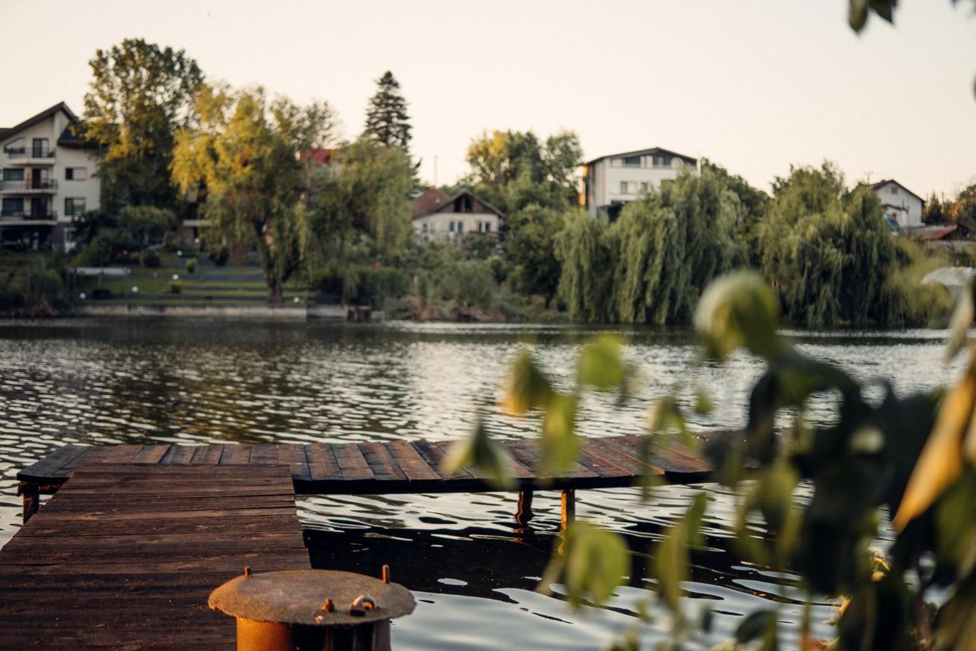 Madison Lake Villa Balotești Exterior foto